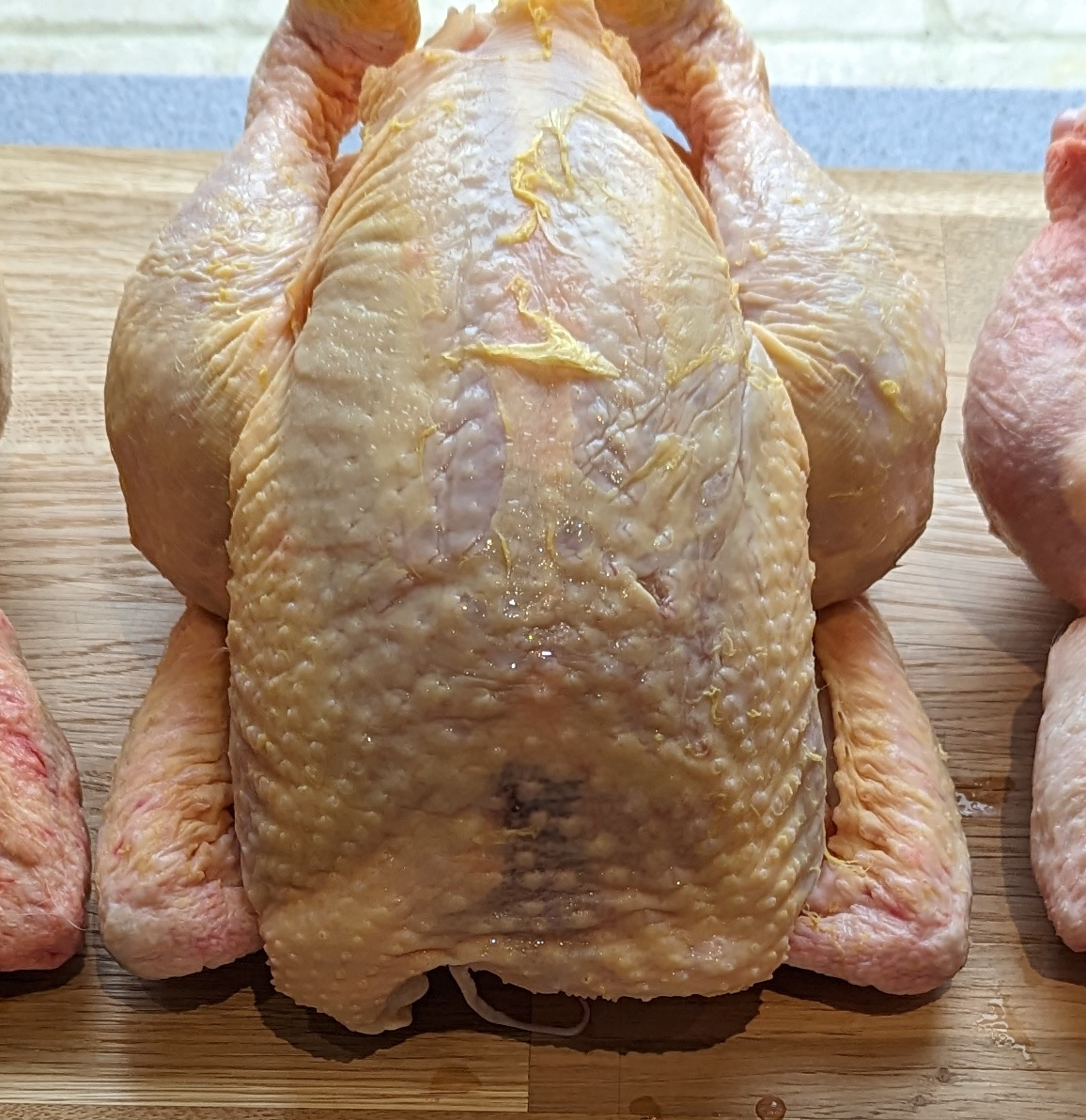 A processed Bresse chicken weighing 1.3 kg.